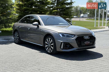 Седан Audi A4 2021 в 