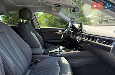 Седан Audi A4 2021 в 