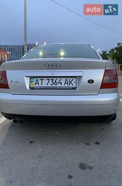 Седан Audi A4 2000 в 