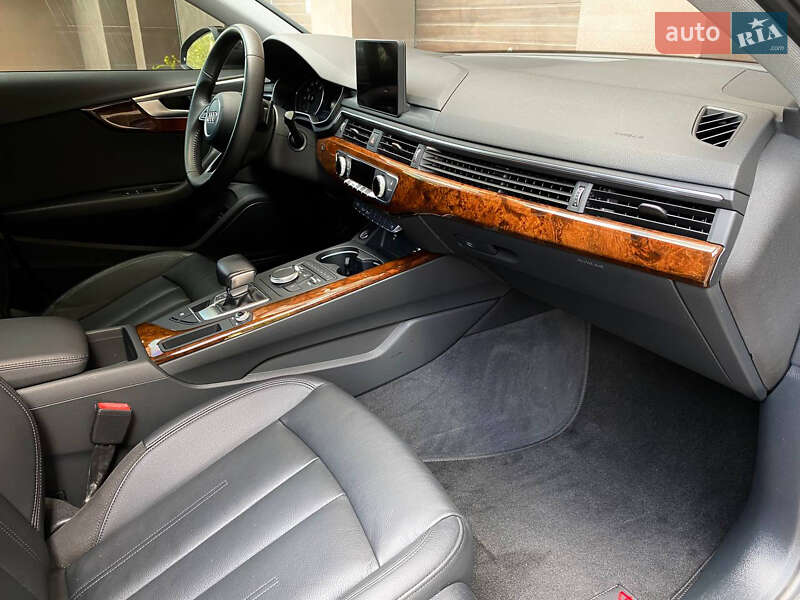 Седан Audi A4 2018 в Днепре