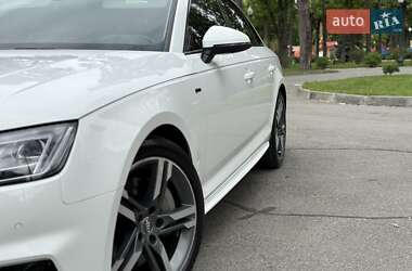 Седан Audi A4 2018 в 