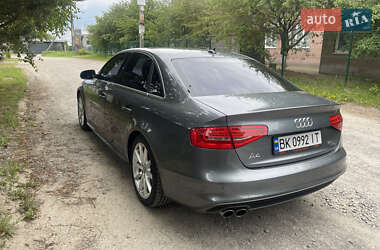 Седан Audi A4 2014 в 