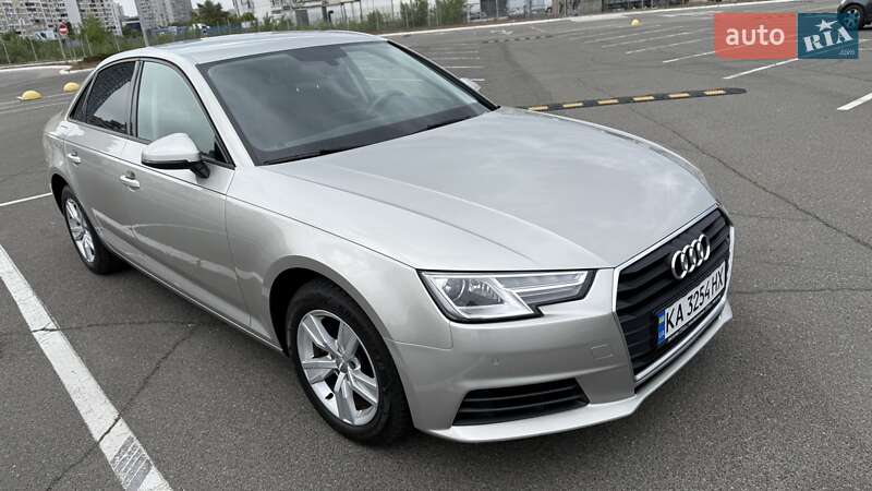Седан Audi A4 2017 в Киеве