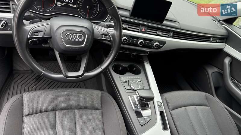 Седан Audi A4 2017 в Киеве