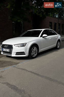 Седан Audi A4 2016 в Львове