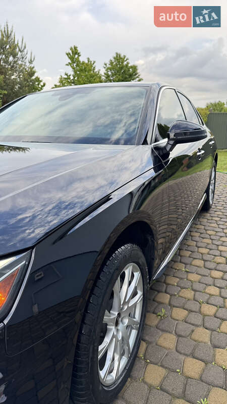 Седан Audi A4 2023 в Львове