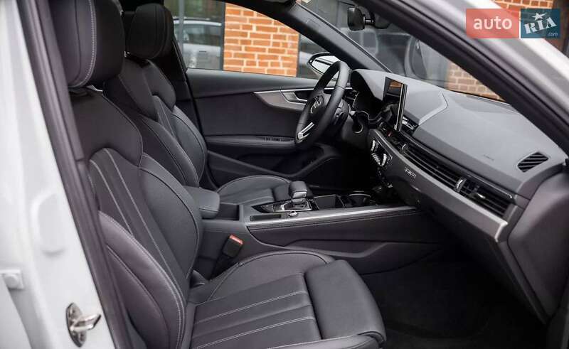 Седан Audi A4 2022 в Киеве