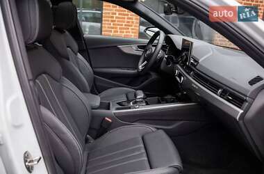 Седан Audi A4 2022 в 