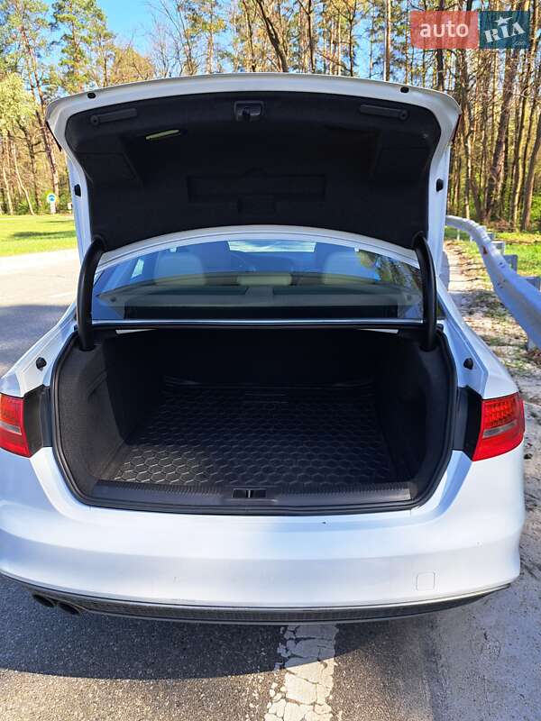 Седан Audi A4 2013 в Киеве