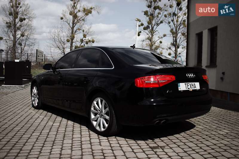 Седан Audi A4 2012 в Жовкві