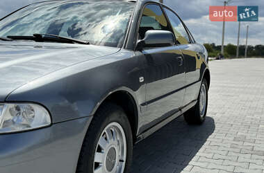 Седан Audi A4 2000 в 