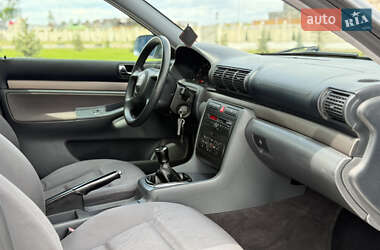Седан Audi A4 2000 в 