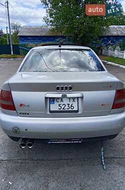 Седан Audi A4 2000 в 