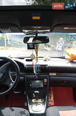 Седан Audi A4 2000 в 
