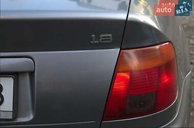 Седан Audi A4 1995 в 