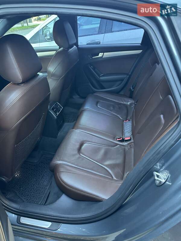 Седан Audi A4 2012 в Великом Березном