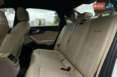 Седан Audi A4 2022 в 