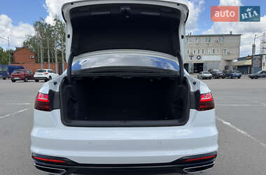 Седан Audi A4 2021 в 