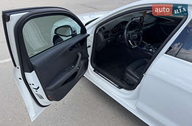 Седан Audi A4 2021 в 