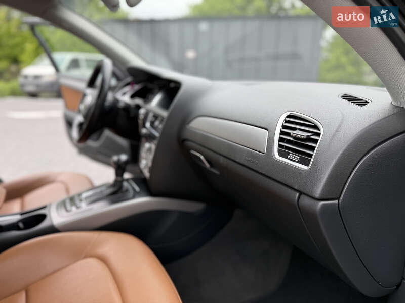 Седан Audi A4 2013 в Киеве