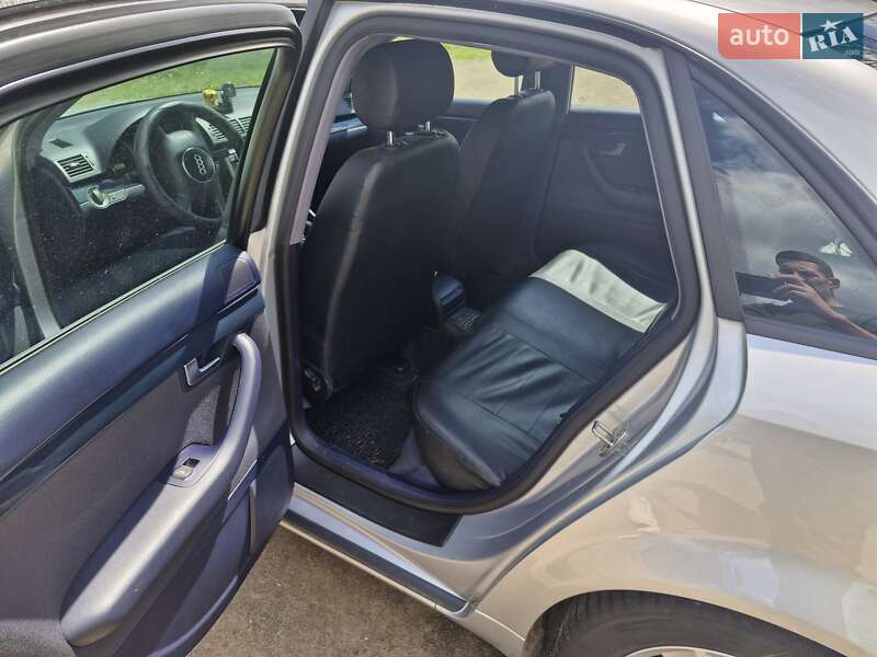 Седан Audi A4 2004 в Коростене