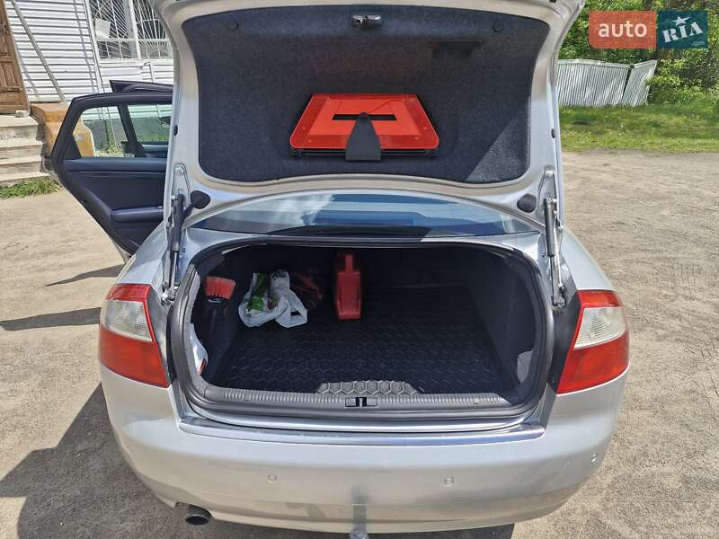 Седан Audi A4 2004 в Коростене