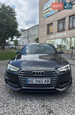 Универсал Audi A4 2018 в 