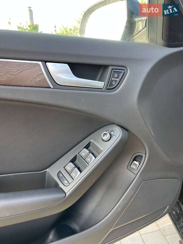 Седан Audi A4 2013 в Львові