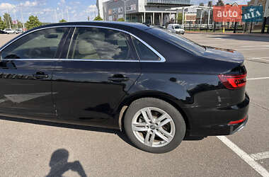 Седан Audi A4 2018 в 