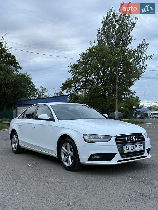 Седан Audi A4 2013 в Киеве