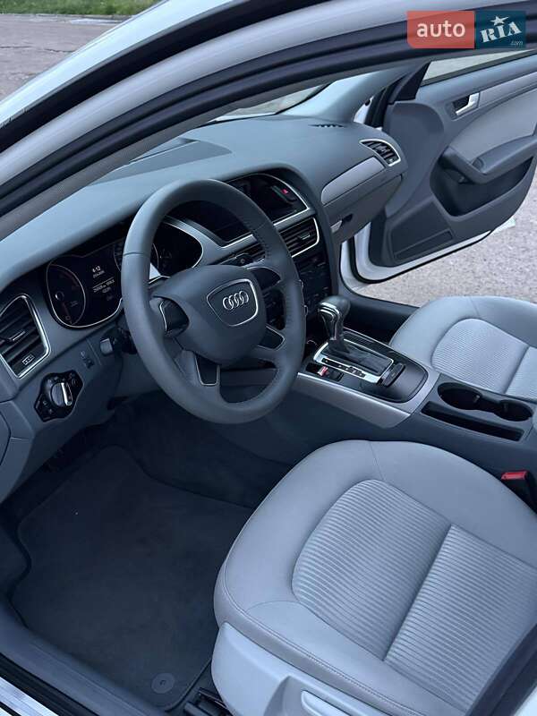 Седан Audi A4 2013 в Киеве
