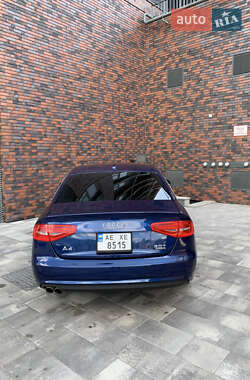 Седан Audi A4 2014 в 