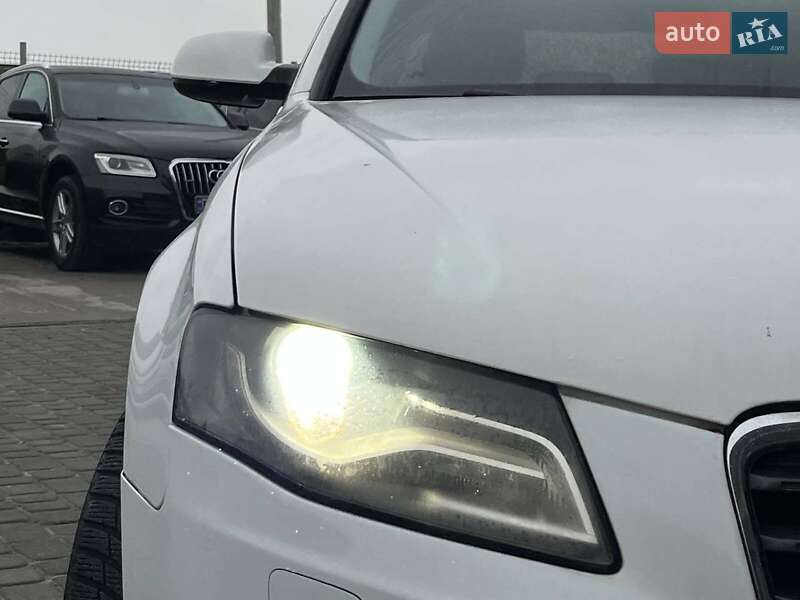 Седан Audi A4 2010 в Львове