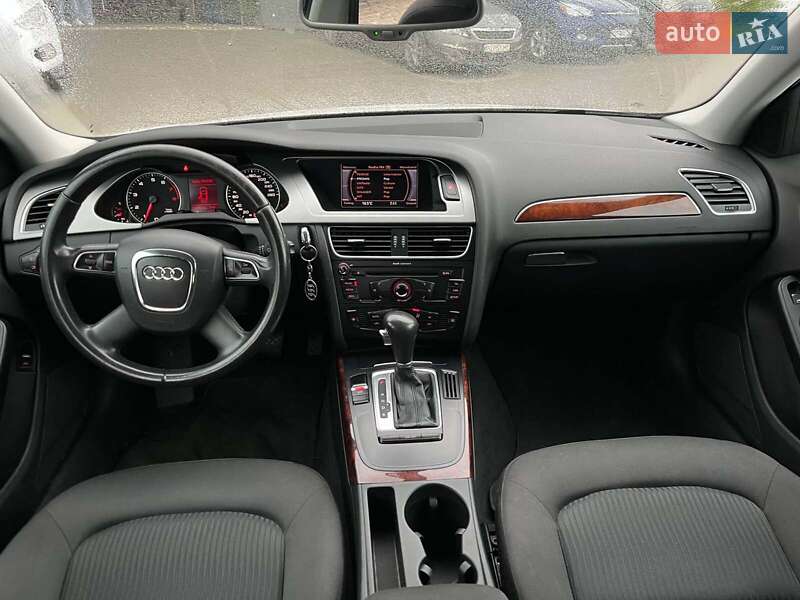 Седан Audi A4 2010 в Львове