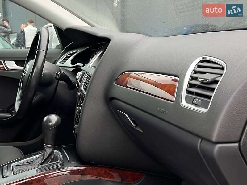 Седан Audi A4 2010 в Львове