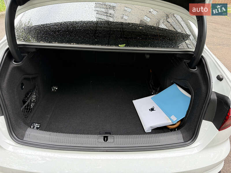 Седан Audi A4 2020 в Києві