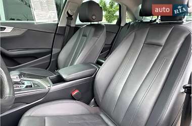 Седан Audi A4 2019 в 