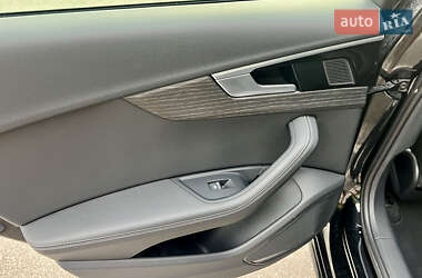 Седан Audi A4 2022 в 