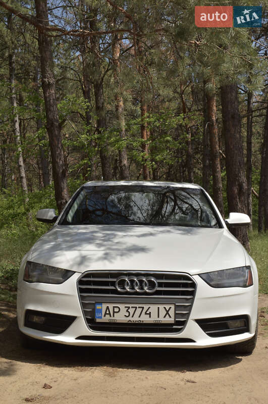 Седан Audi A4 2014 в 