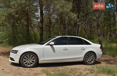 Седан Audi A4 2014 в 