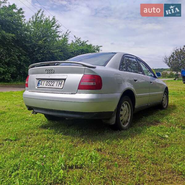Седан Audi A4 2000 в Богуславе