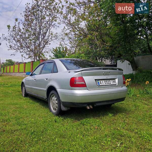 Седан Audi A4 2000 в Богуславе