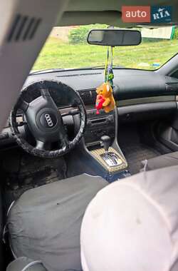 Седан Audi A4 2000 в 