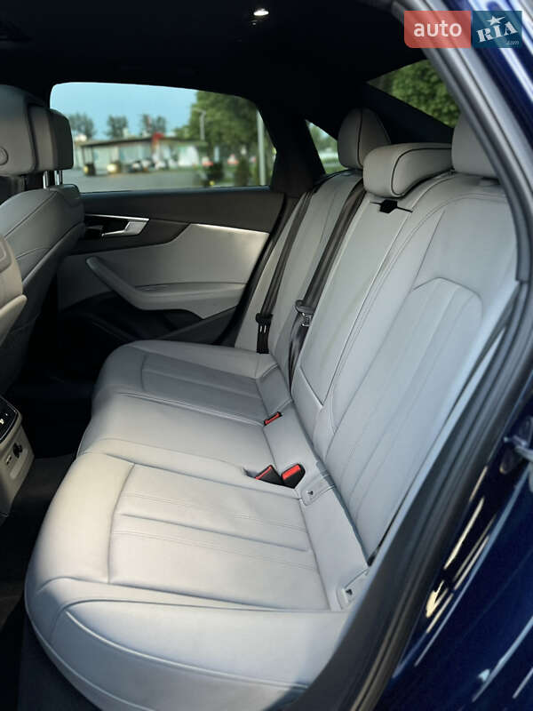 Седан Audi A4 2023 в Львове