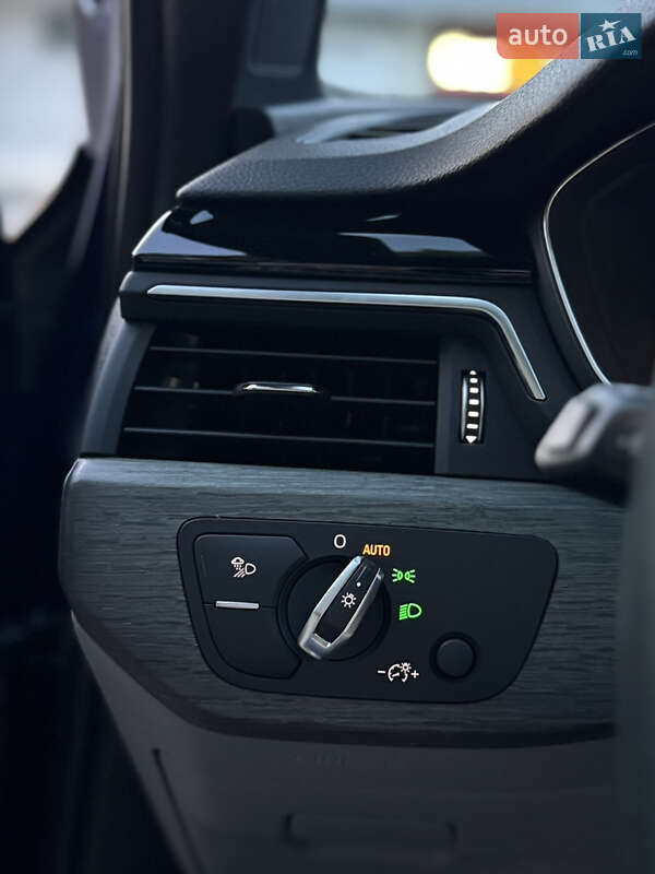 Седан Audi A4 2023 в Львове