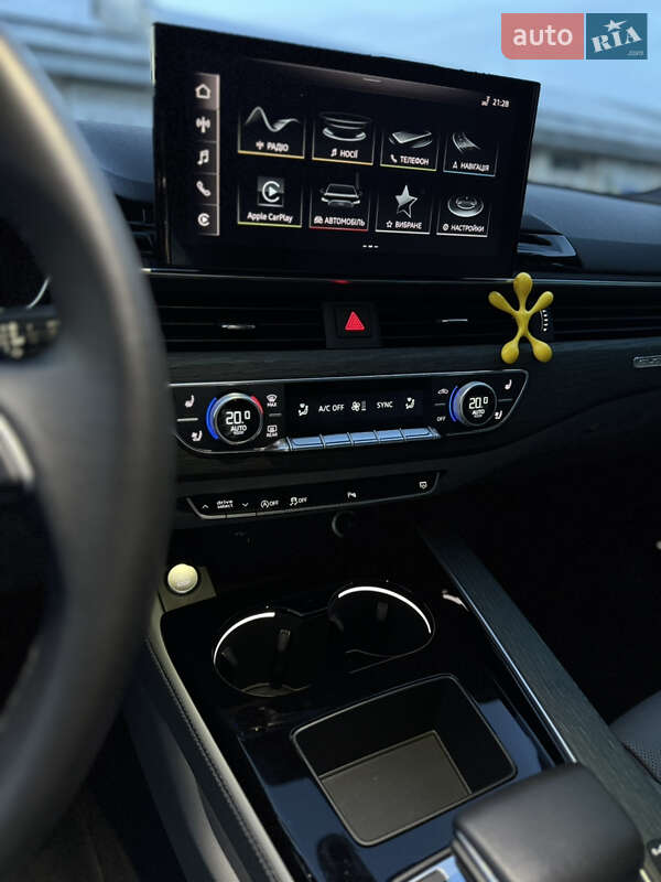 Седан Audi A4 2023 в Львове