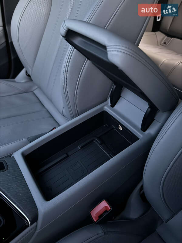 Седан Audi A4 2023 в Львове