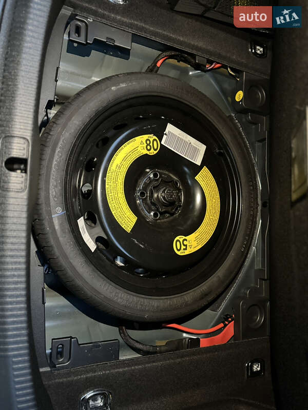 Седан Audi A4 2023 в Львове
