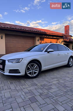 Седан Audi A4 2017 в Виноградове