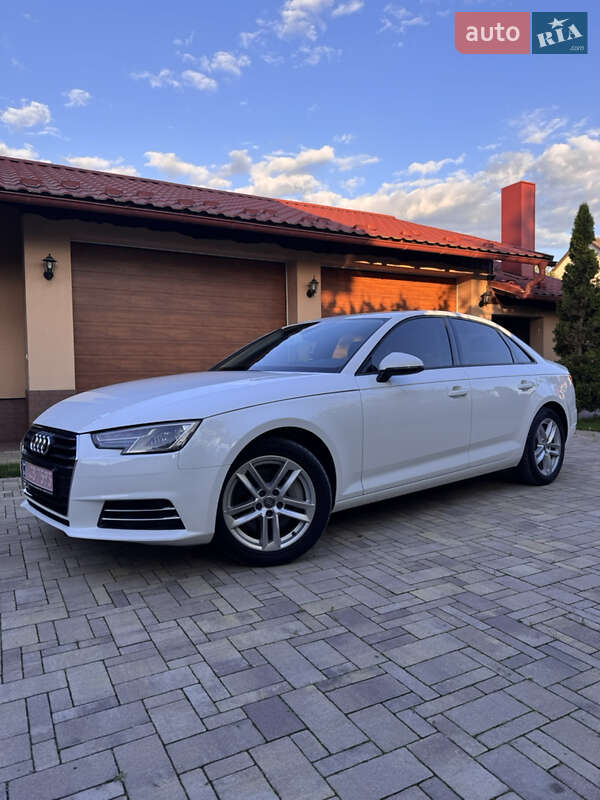 Седан Audi A4 2017 в 